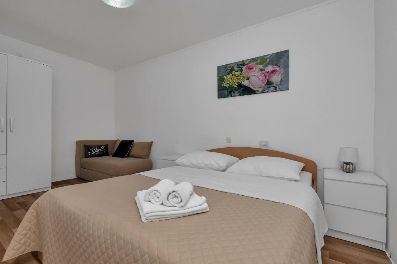 Apartmani Mona Makarska Exterior photo