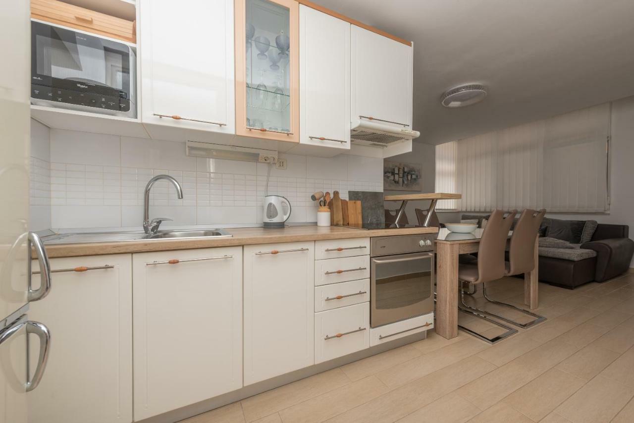 Apartmani Mona Makarska Exterior photo