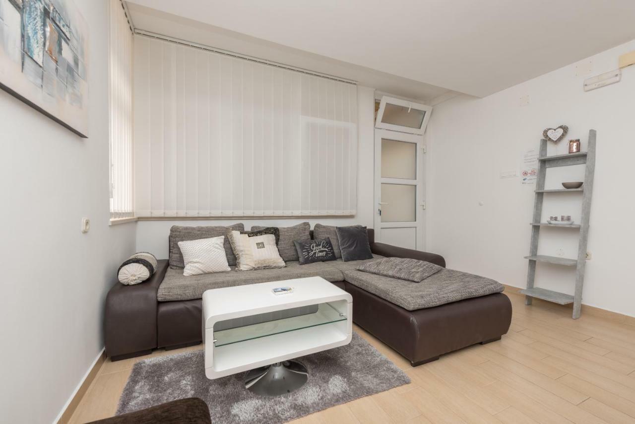 Apartmani Mona Makarska Exterior photo